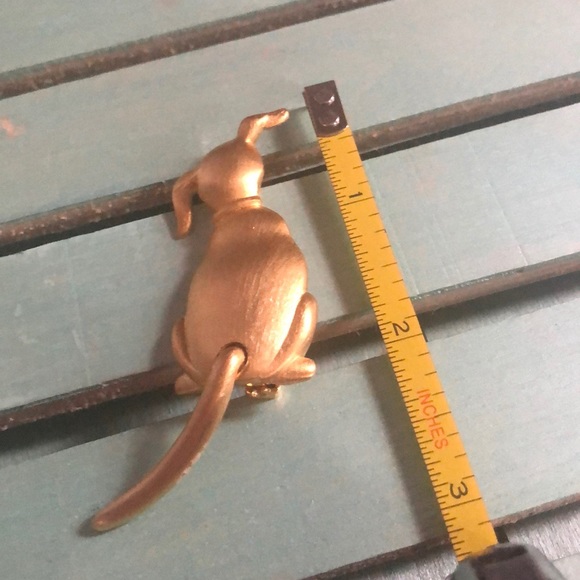 Polished gold tone dog brooch w/moving tail - Picture 5 of 5